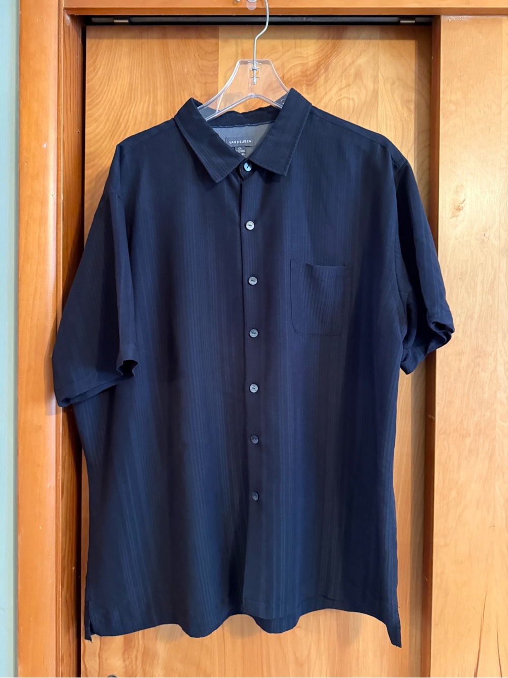 Van Heusen Men's Short-Sleeve Button-Down Shirt in Black